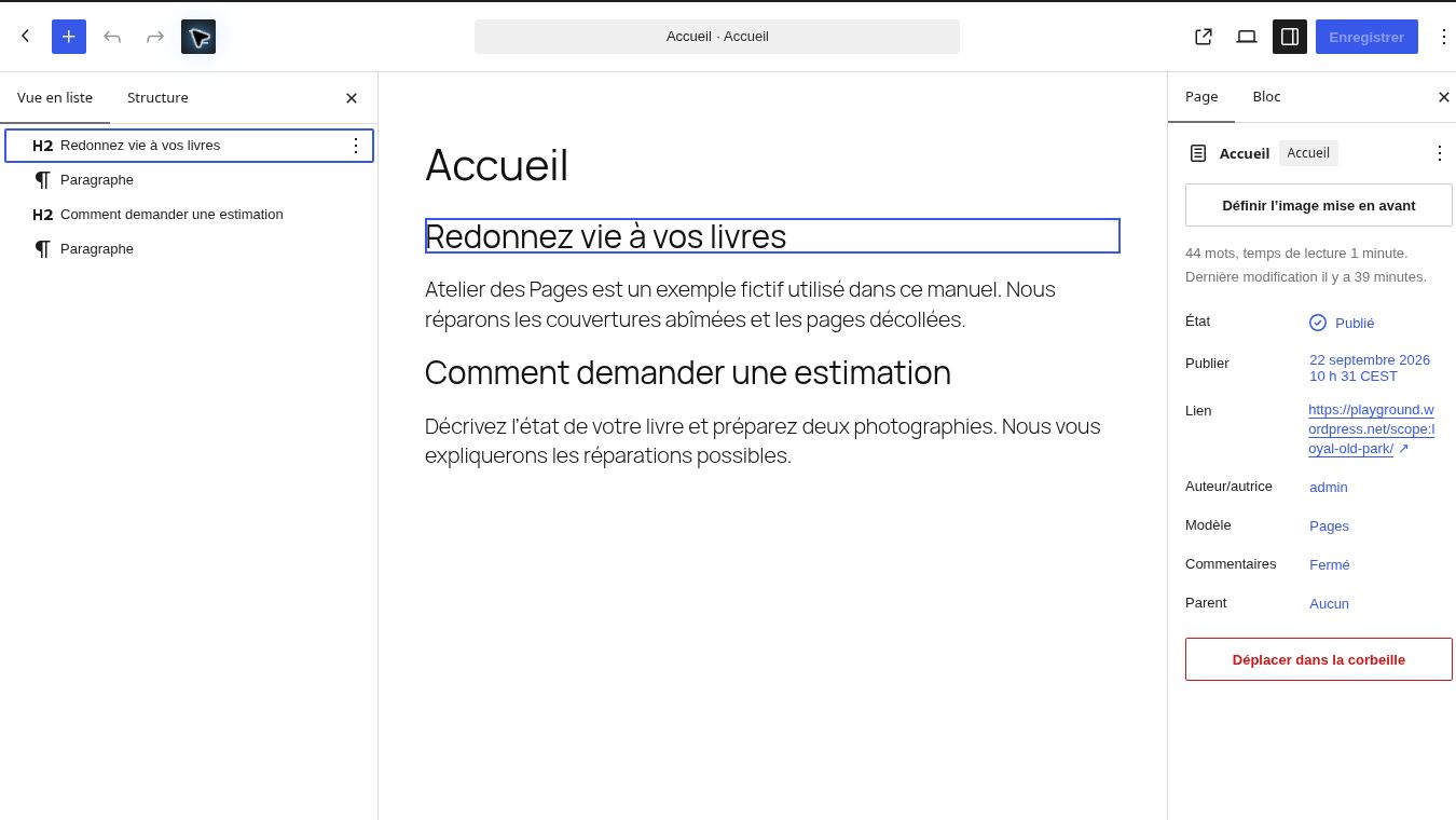 Trois zones de travail. À gauche, l’ordre des blocs ; au centre, le contenu ; à droite, les réglages. La figure suivante agrandit la liste pour montrer la structure.